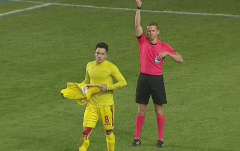 Psiholog pentru Olimpiu Moruțan. Fotbalistul este consolat de frumoasa lui iubită și încurajat de Costel Enache. ”Plângea, nu se putea opri” | GALERIE FOTO