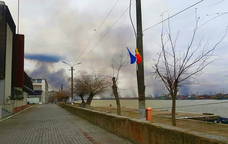 Incendiu de vegetație aproape de Sulina. Pompierii, în alertă