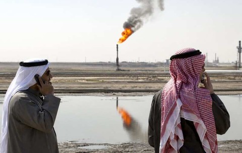 Petrolul Brent urcă la 98,65 dolari pe baril, iar analiștii văd riscuri pentru aprovizionare până în 2027