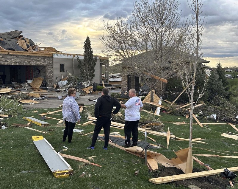 Zeci de tornade au măturat centrul SUA. 50 de milioane de oameni, încă sub amenințarea fenomenelor meteo extreme