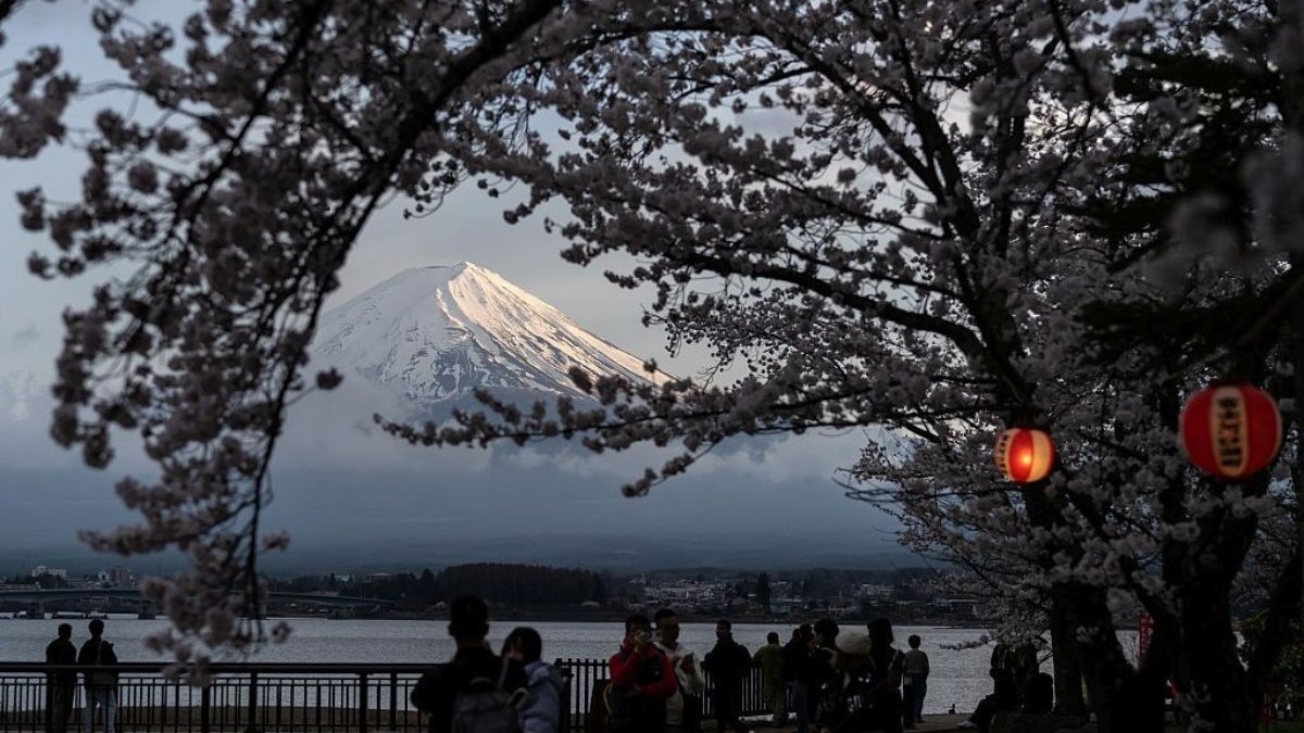 Japonia introduce taxă pentru salvările cu elicopterul de pe Muntele Fuji, în afara sezonului oficial, Sursă foto: Getty Images.