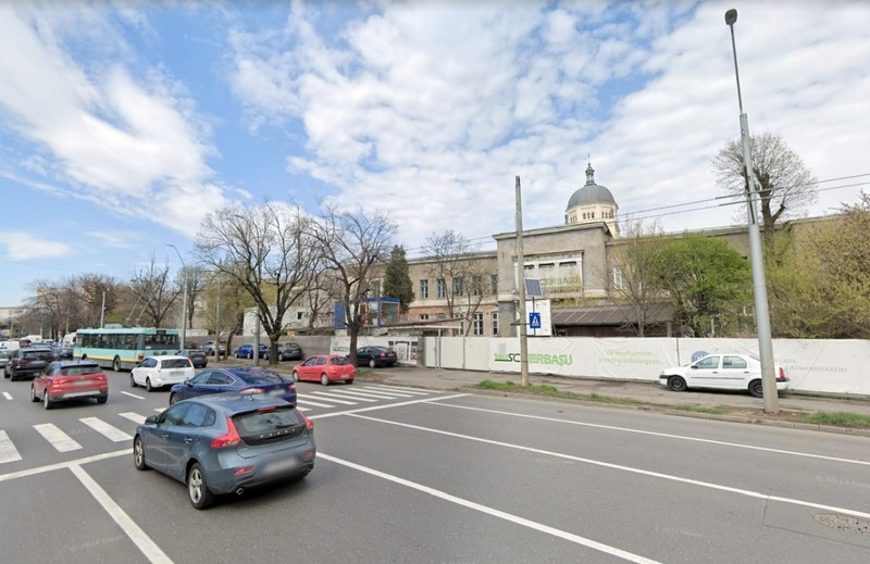 Capela Elisabeta Doamna, din curtea Facultății de Psihologie și Științele Educației din București, situată pe Șoseaua Panduri 90, foarte aproape de Palatul Cotroceni, este locul de unde au fost furate moaștele
