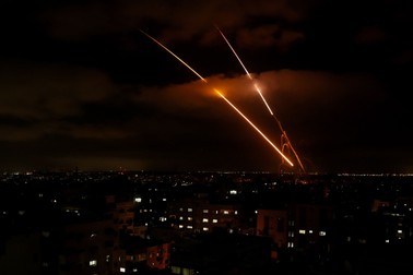 Rachete palestiniene interceptate de sistemul de apărare israelian Iron Dome Foto: Hepta