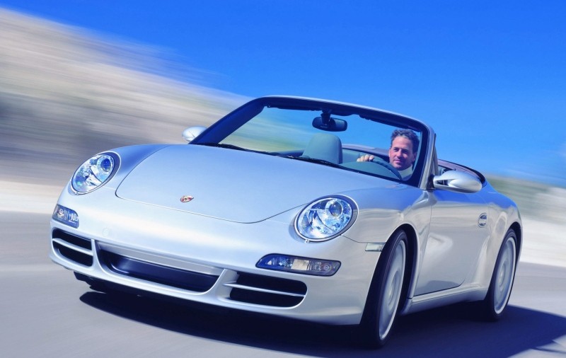 Hoţi reţinuţi de poliţişti după ce au furat un Porsche 