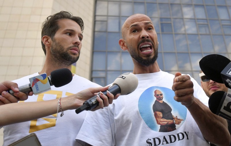 Noi probleme pentru Andrew Tate și Tristan Tate. Sunt inculpați și în Marea Britanie pentru 21 de acuzaţii grave