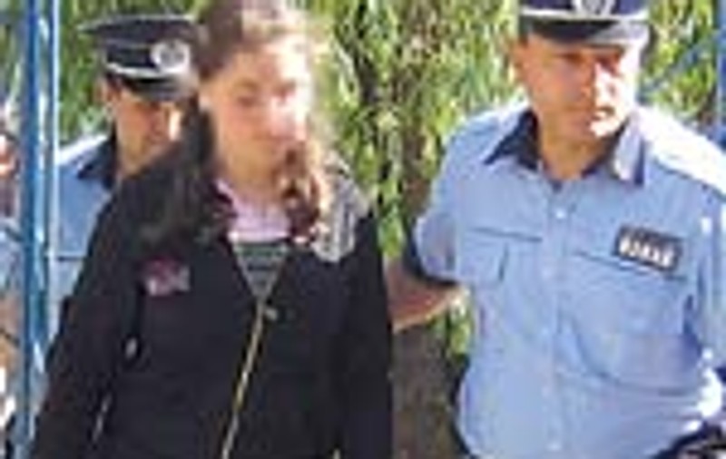 Si-a injunghiat colega de clasa 