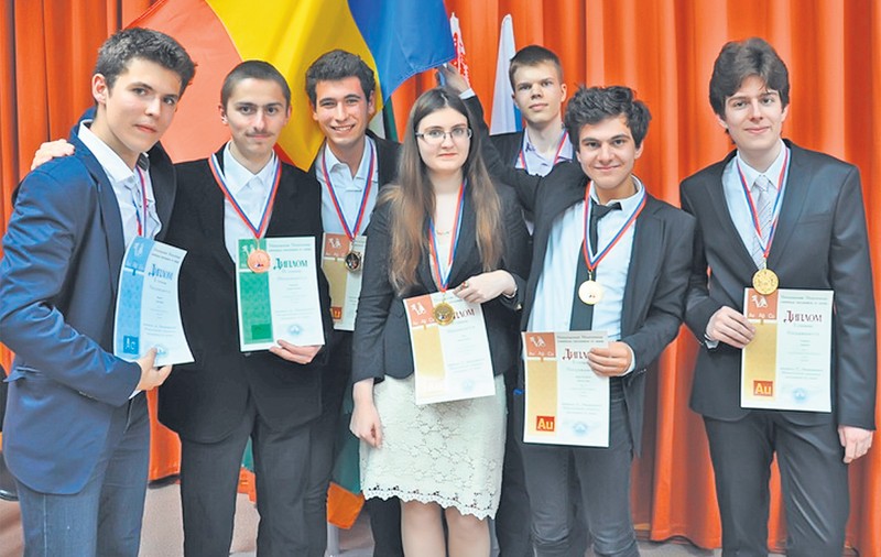 Şapte liceeni români au luat cele mai multe medalii la Olimpiada de la Moscova