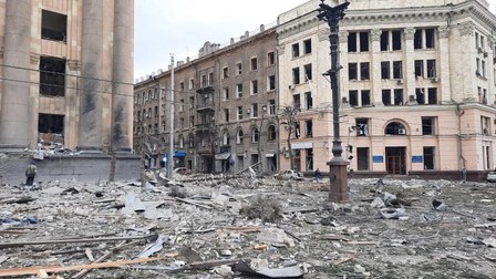 Imagine din centrul Harkovului, oraș cu 1,5 milioane de locuitori, lovit de bombardamentele armatei ruse (foto Profimedia)