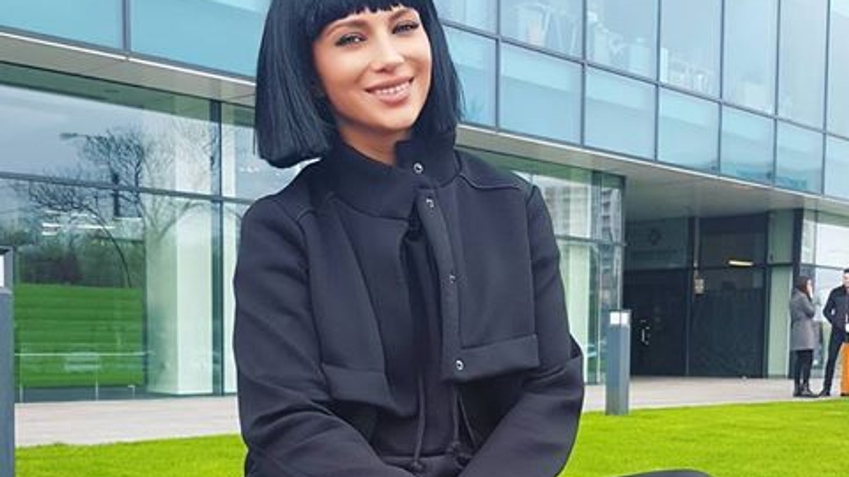 Lora și-a făcut breton și s-a tuns. "Te păcălești singur că ai o stare bună"