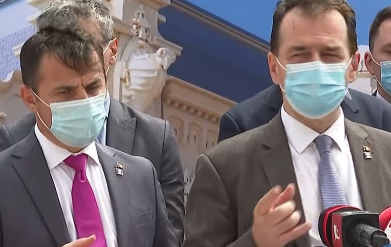 IMAGINI VIRALE | Gesturile premierului, imitate de ministrul dezvoltării
