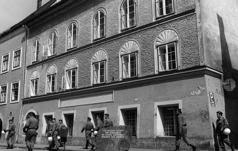 Parcă e BLESTEMATĂ! Casa în care s-a născut HITLER, COȘMARUL agenților imobiliari