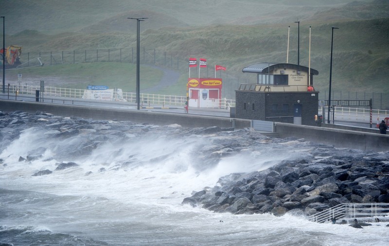 O "bombă meteorologică" amenință Marea Britanie, la scurt timp după trecerea uraganului Ophelia