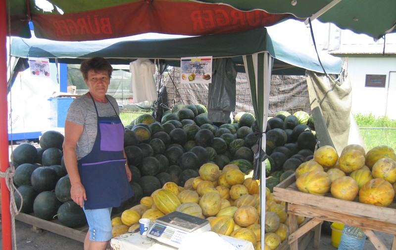 EXCLUSIV/ Producători cu acte-n regulă vs șmecheri cu influență. ”Războiul pepenilor” între piețarii lui Puiu Popoviciu și Clanul Sportivilor