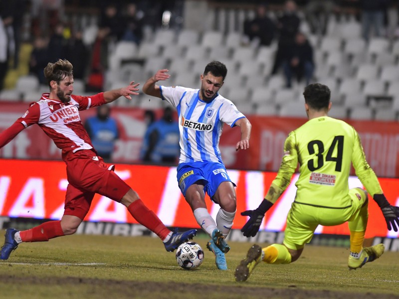 Cosmin Matei 61 pen., respectiv Cîmpanu 9, Andrei Ivan 45 pen (foto, în centru), Markovici 46, Bancu 58, Gustavo 65 și Atanas Trică 88 au marcat golurile meciului din această seară.