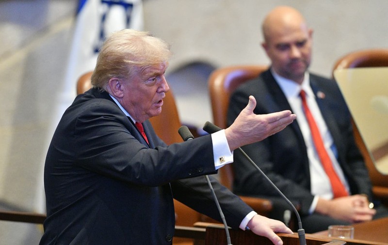 „Trabucuri și șampanie, cui naiba îi pasă de astea?”. Apelul lui Donald Trump de a-l grația pe Benjamin Netanyahu a uimit Israelul