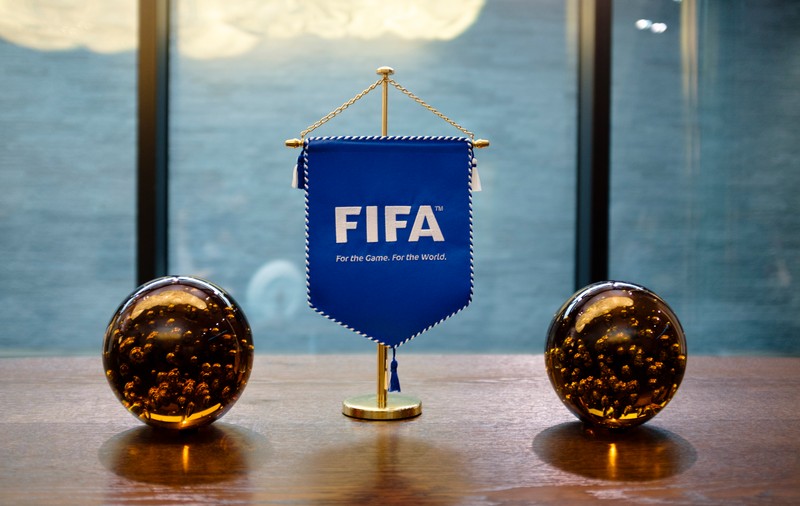 FIFA şi UEFA suspendă cluburile şi echipele naţionale din Rusia din toate competiţiile