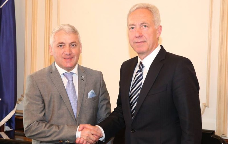 România ar putea cumpăra rachete sol-aer PATRIOT de la americani; Ministrul Apărării a discutat cu ammbasadorul SUA
