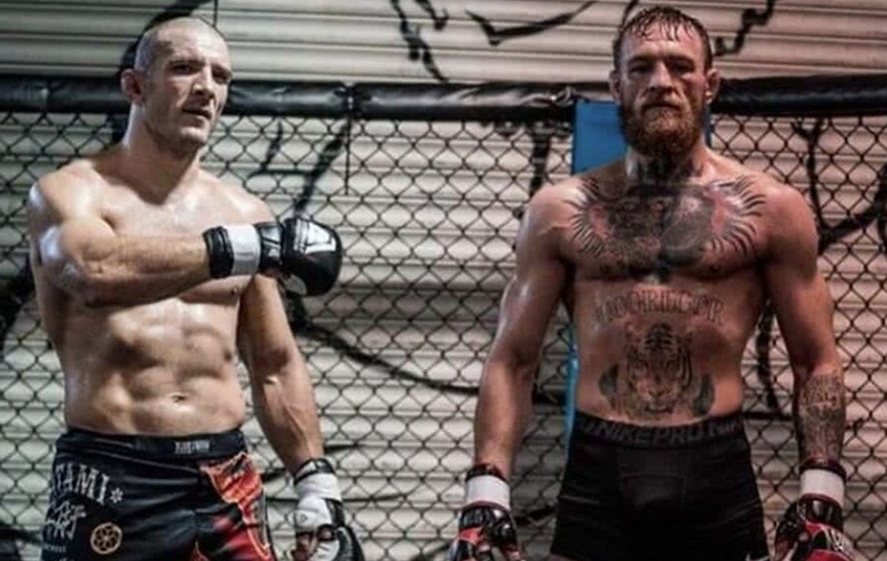 Cel mai bun luptător român de MMA, Ion Pascu, băgat ”în corzi” de un pilot