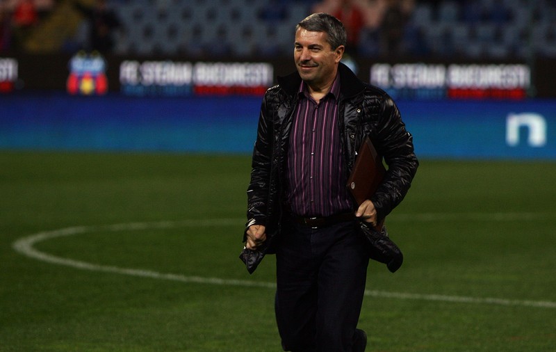 Inculpaţii din epoca lui Mircea Sandu dinamitează bugetul FRF