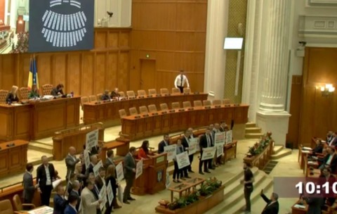 Protest USR în Parlamentul României