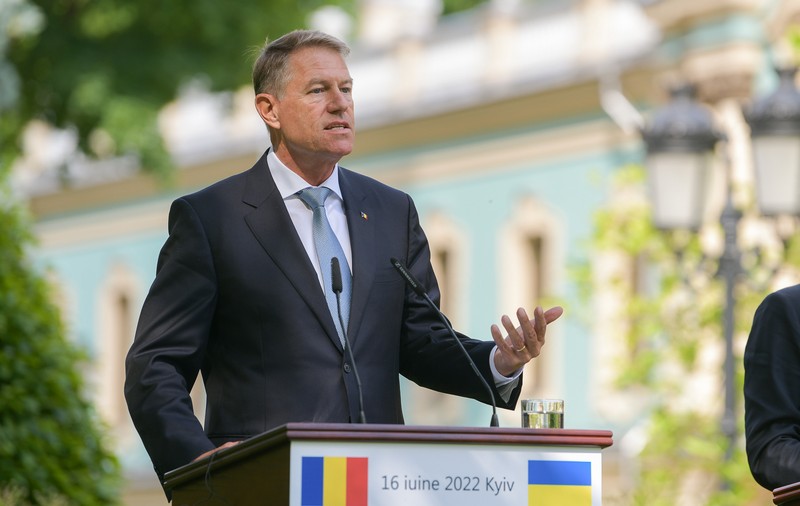 Klaus Iohannis a cerut, la Kiev, crearea unei „coaliții de state” care să garanteze transportul în siguranță al cerealelor din Ucraina