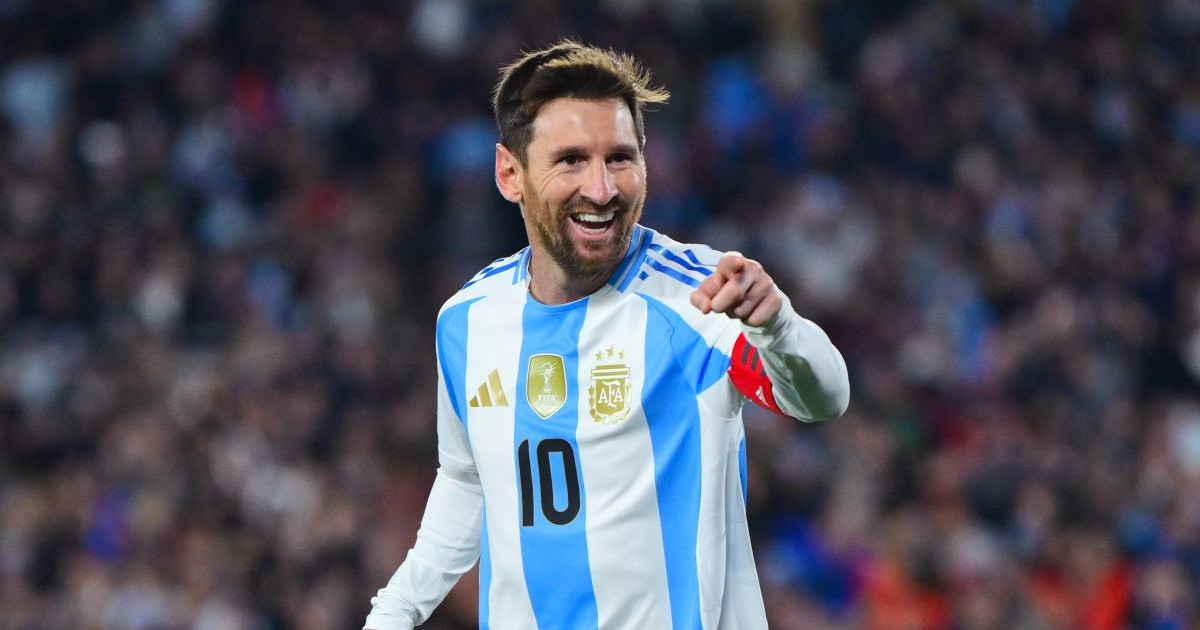 Lionel Messi din Argentina sărbătorește după ce a marcat al treilea gol al echipei în timpul meciului de calificare la Cupa Mondială FIFA 2026 din America de Sud, dintre Argentina și Venezuela, desfășurat pe Estadio Más Monumental Antonio Vespucio Liberti, pe 4 septembrie 2025, în Buenos Aires, Argentina