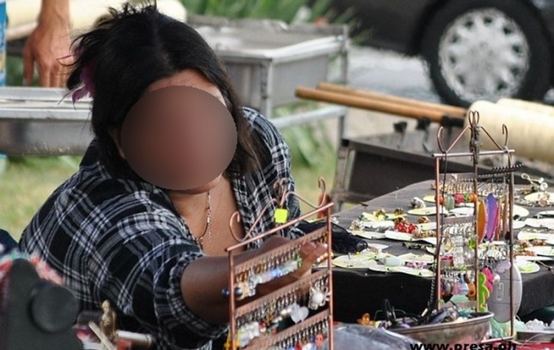 CE-A FOST ȘI CE-A AJUNS? O cântăreață celebră vinde GABLONȚURI în piață! FOTO