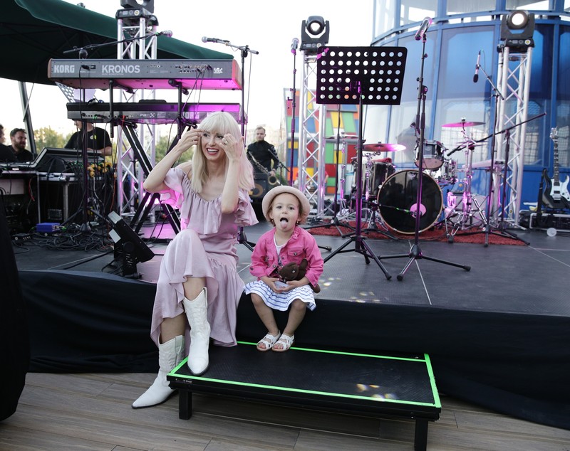 FOTO/ Unica Urban Party pe terasă. Vedete, bloggeri și  influenceri au participat la petrecere