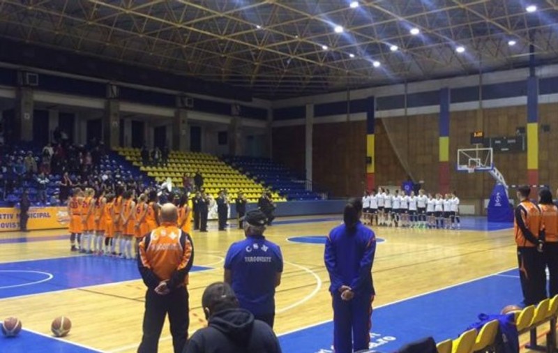 Imnul, intonat de fanfară înaintea meciului feminin CSM Târgoviște - U Cluj / VIDEO