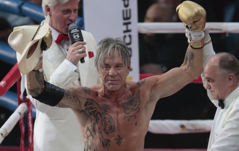 FOTO/ SCANDALOS! Povestea"pugilistului" care a pierdut lupta cu Mickey Rourke