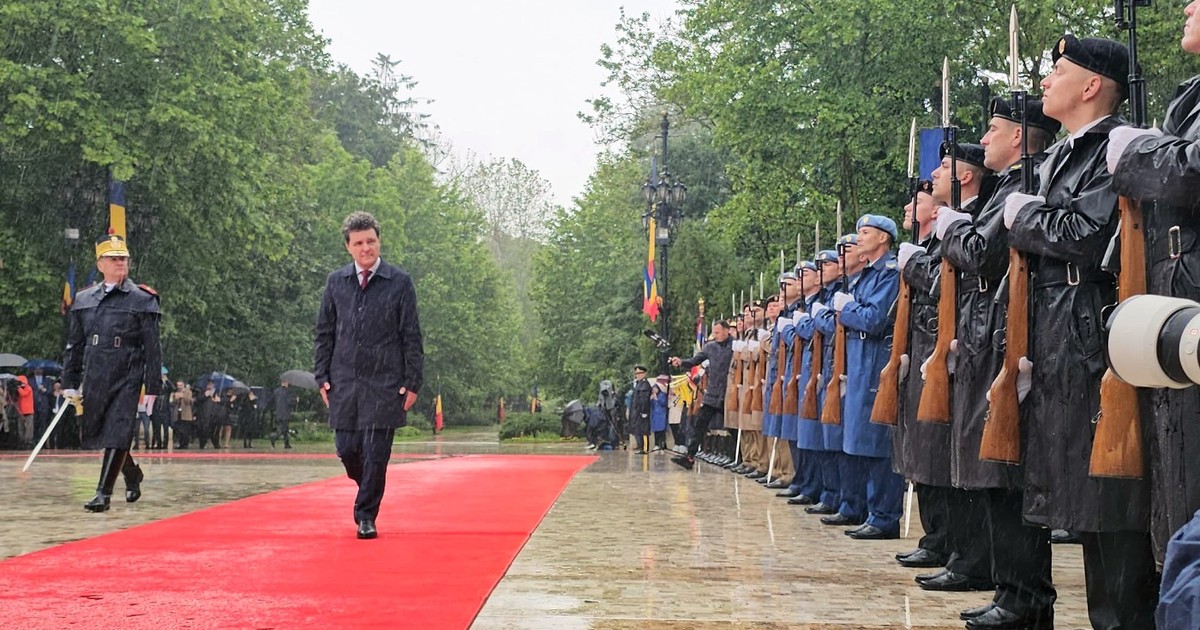 Nicușor Dan și-a preluat mandatul de președinte într-o ceremonie pe ploaie, la Palatul Cotroceni, luni, 26 mai
