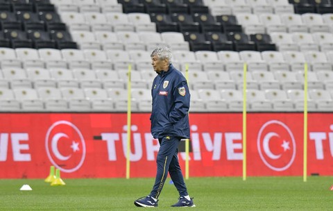 Mircea Lucescu a leșinat la Mogoșoaia. Două salvări au ajuns de urgență în cantonament. Nu a fost infarct