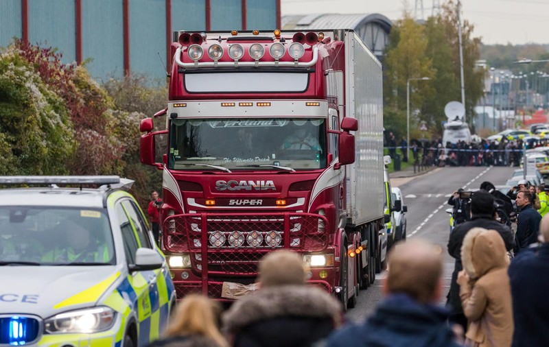 Familiile celor 39 de cetățeni vietnamezi găsiți morți într-un camion frigorific în Marea Britanie trebuie să plătească repatrierea