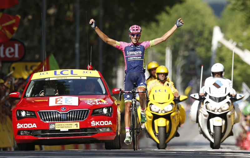 Ruben Plaza îl bate pe Peter Sagan în cățărarea de pe Col de Manse