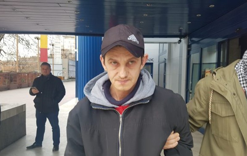 Un agent din Timiș voia să racoleze două fetițe de 10 ani ca să întrețină relații sexuale. Bărbatul a fost prins de polițiști
