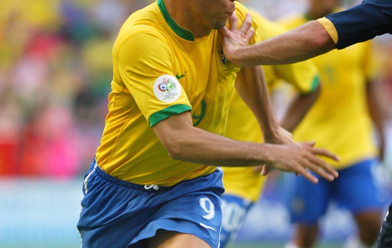 Ronaldo l-a bătut pe Kaka