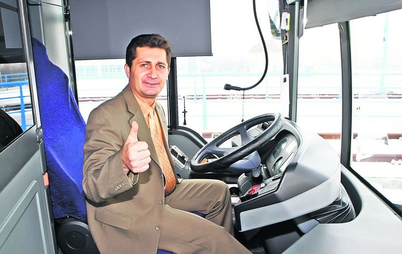 Ai carnet auto de profesionist? Te-ai scos! / Te poţi angaja ca şofer pe autobuz!