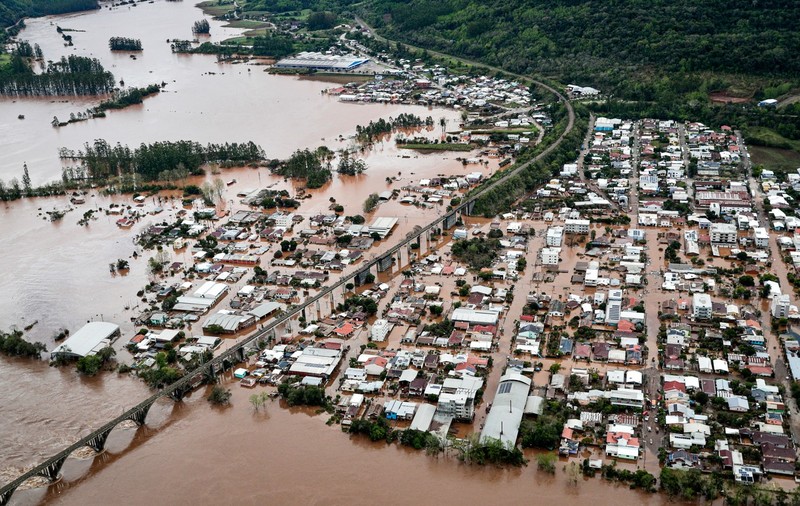 Sudul Braziliei, devastat de un ciclon: cel puțin 22 de morți și oameni salvați de pe acoperișurile locuințelor