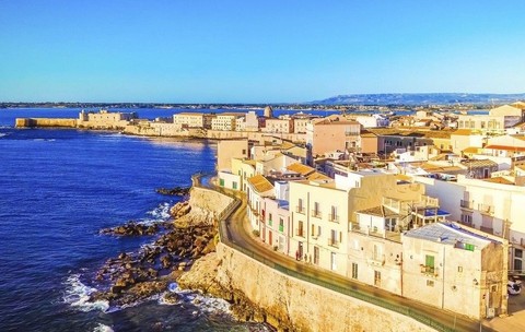 A dat doar 27000 de euro pe un apartament la mare, în Sicilia, dar îl vinde după mai puțin de un an. Sursă foto: Profimedia.