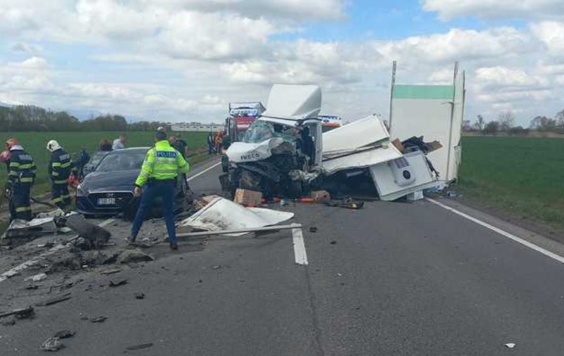 Accident cu 4 maşini pe DN1, în Braşov: 7 persoane sunt rănite. Traficul este blocat