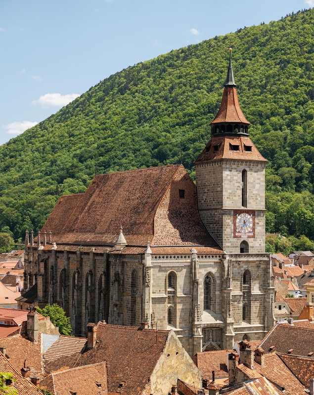 Patru milioane de euro din fonduri europene pentru restaurarea curții Bisericii Negre din Brașov