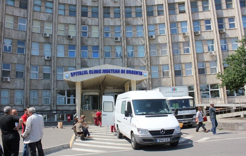 Un bărbat din județul Constanța a ajuns în stare gravă la spital, după ce şi-a dat foc în faţa unei săli de jocuri de noroc