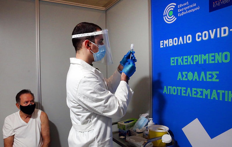Vaccinarea anti-COVID în Grecia, obligatorie pentru unele categorii profesionale
