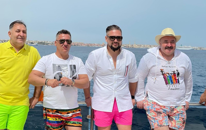 Manelistul Vali Vijelie, chef cu interlopul Nuțu Cămătaru, într-o locație de lux din Egipt. „Gata, a început petrecerea”