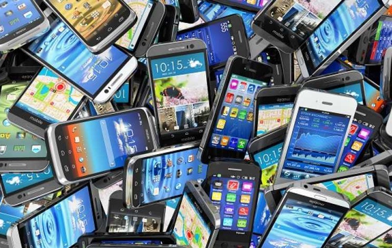 Black Friday - Cele mai bune oferte la telefoane. Unele sunt reduse și cu 54 la sută