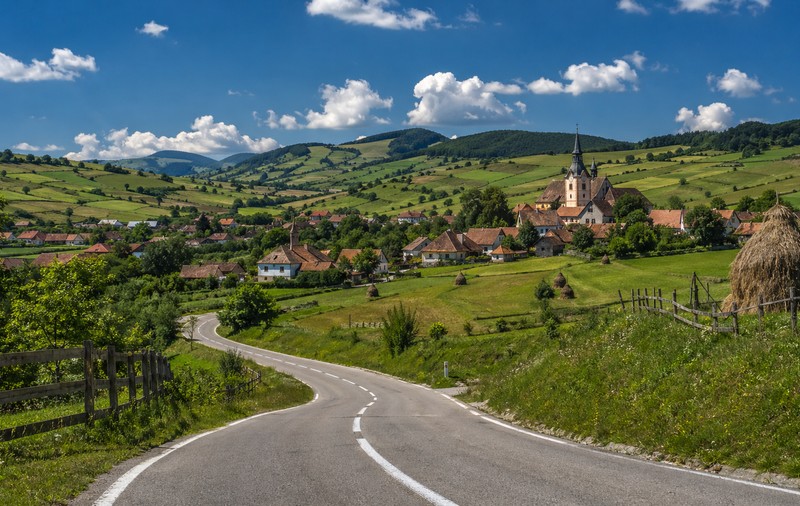 Din Cluj spre nord-vestul României cu mașina: trasee și idei pentru o vacanță reușită
