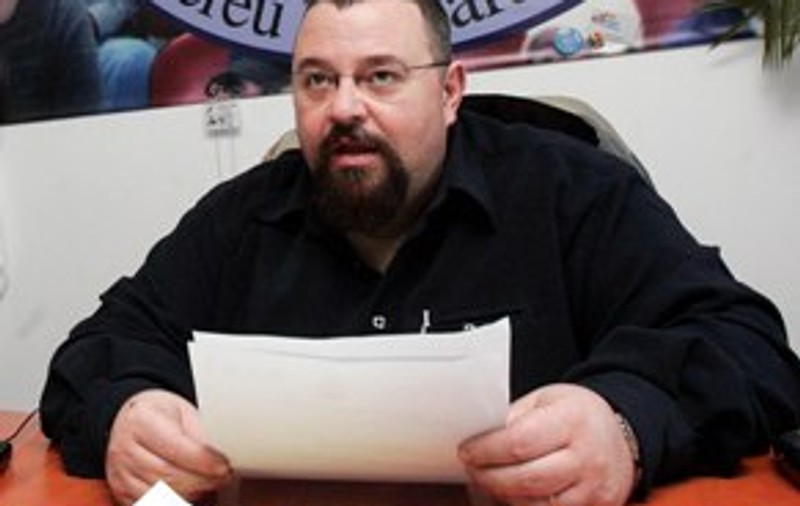 Masă, joacă şi somn la şcoală, după ore
