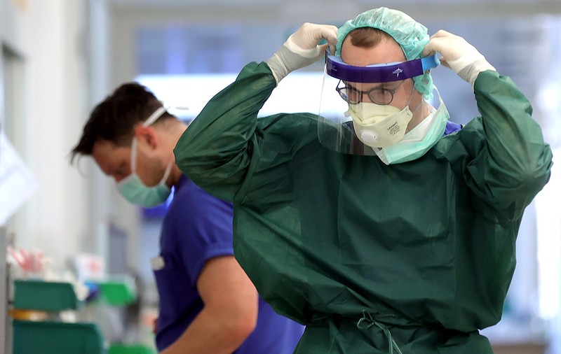 Medicul Dorel Săndesc: Pentru 3 luni de criză, avem nevoie de 25 de milioane de echipamente de protecție doar pentru medicii din ATI