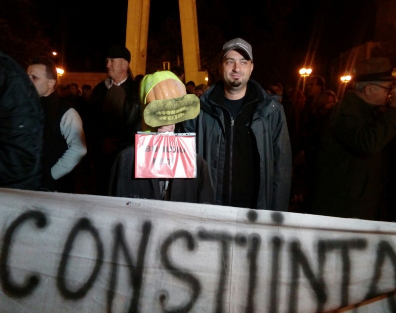UPDATE: Proteste mai multe orașe din țară față de modificarea legilor justiției. Oamenii au ținut un moment de reculegere în memoria victimelor din Colectiv | FOTO&VIDEO