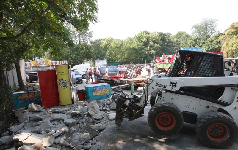 Două terase demolate în Parcul Tineretului 